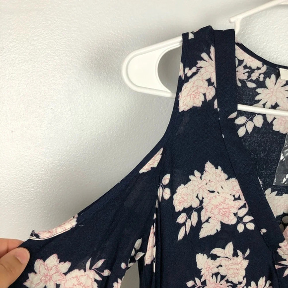 Lush Cold Shoulder Floral Print Blouse Size XS - Picture 4 of 8